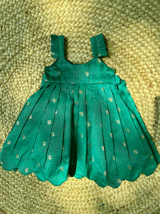 Peacock Butti Raw Silk Scalloped Hem Dress – Emerald Green