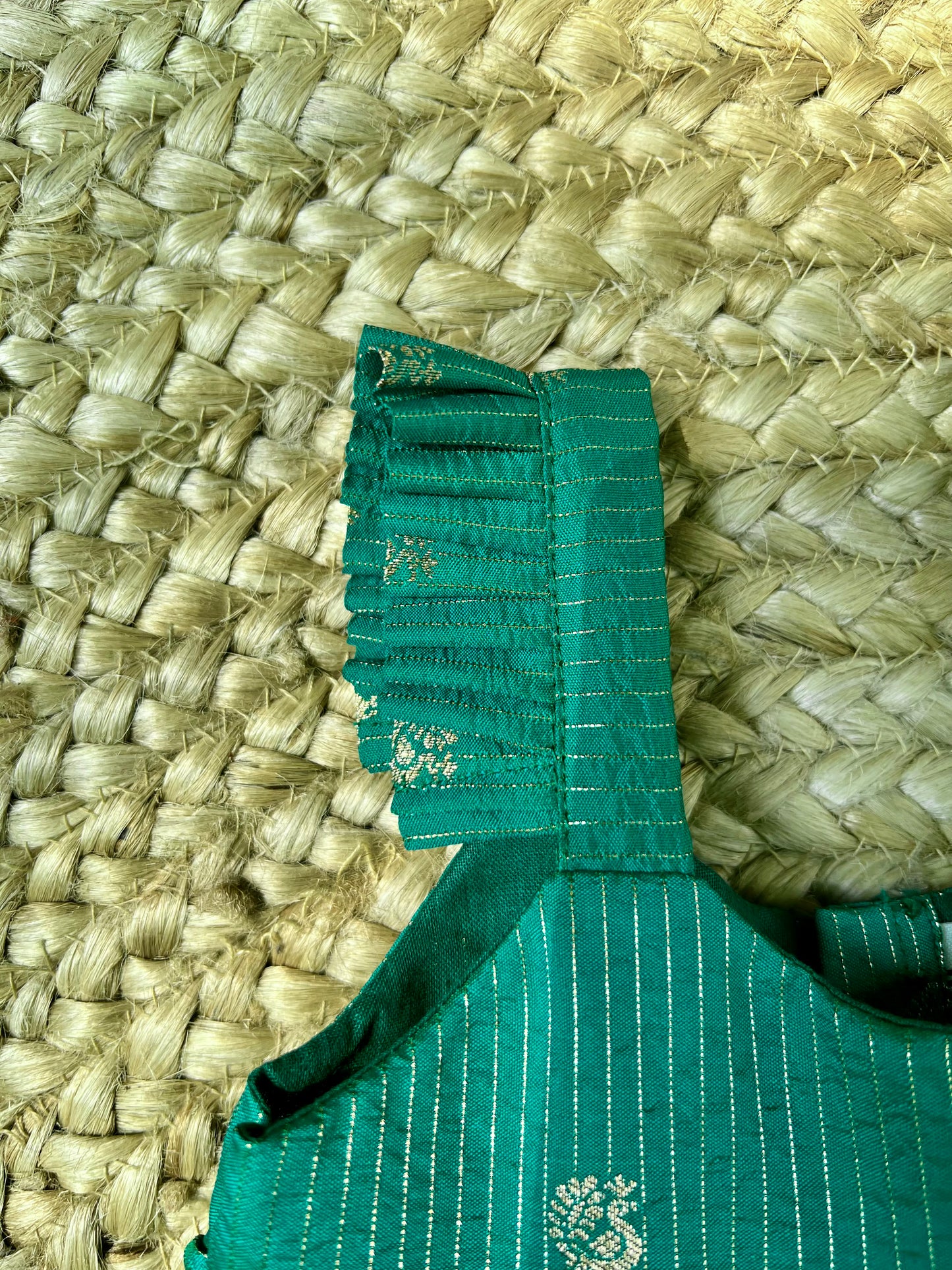 Peacock Butti Raw Silk Scalloped Hem Dress – Emerald Green